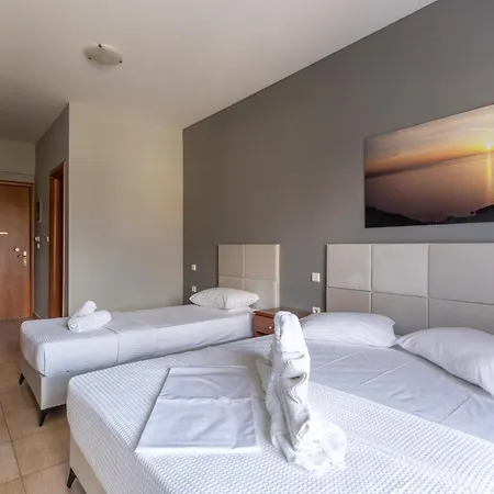 Atrium 3*