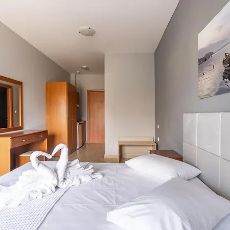Atrium 3*