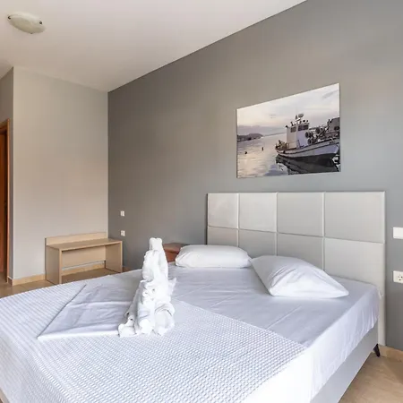 Atrium 3*