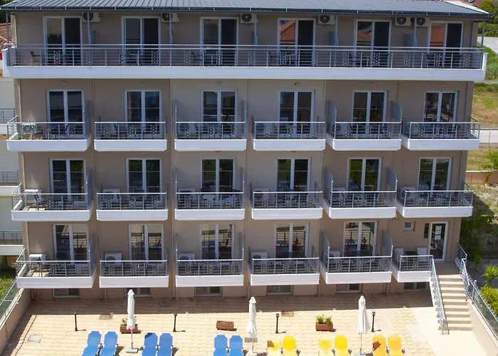 Atrium 3*