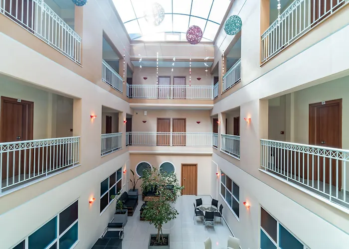 Atrium 3*