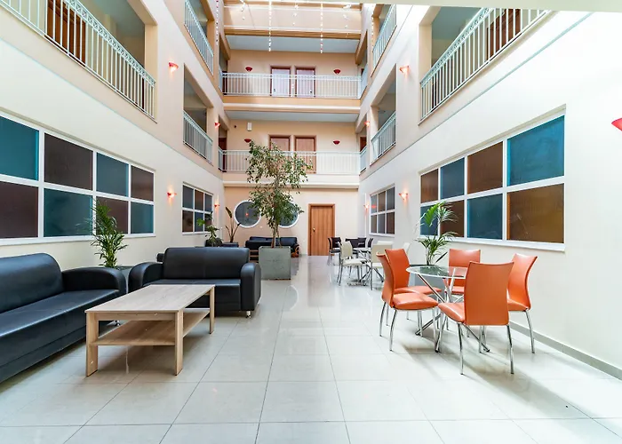 Atrium 3*